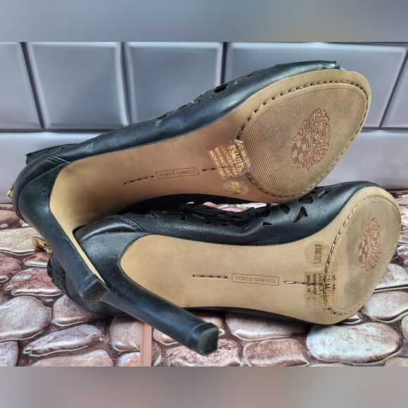 Vince Camuto peep toe heels - Picture 6 of 7